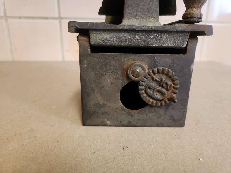 ANTIQUE CAST IRON CHARCOAL SAD IRON WITH A FUNNEL
