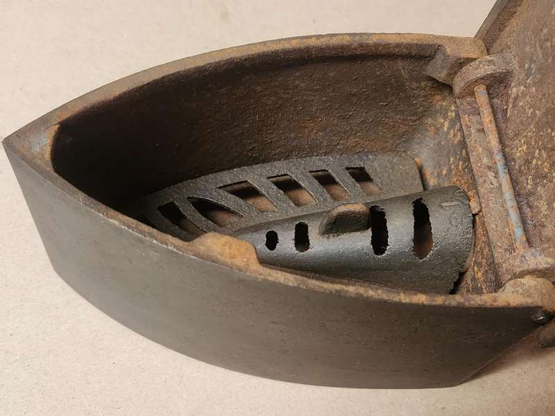ANTIQUE CAST IRON CHARCOAL SAD IRON WITH A FUNNEL