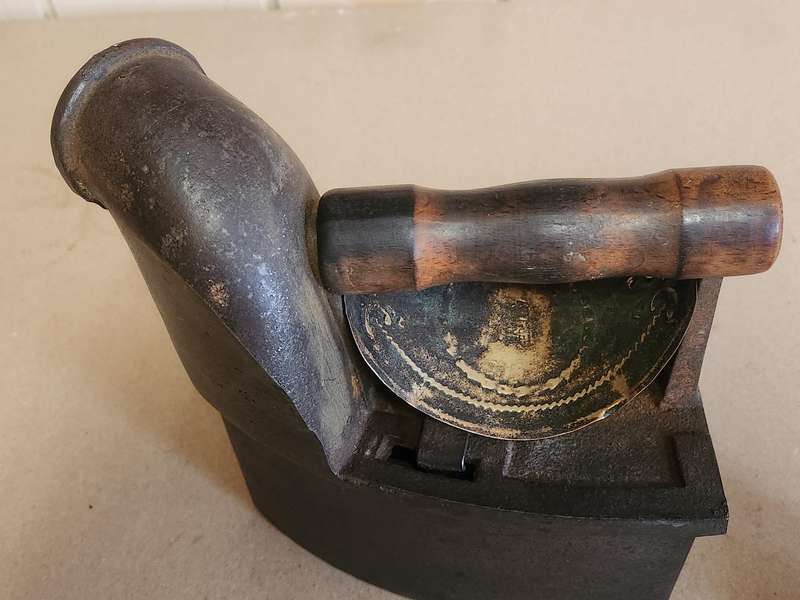 ANTIQUE CAST IRON CHARCOAL SAD IRON WITH A FUNNEL