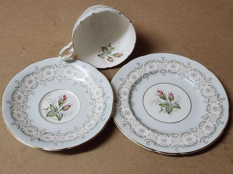 VINTAGE PARAGON FINE BONE CHINA RADSTOCK TEA TRIO NUMBER 4