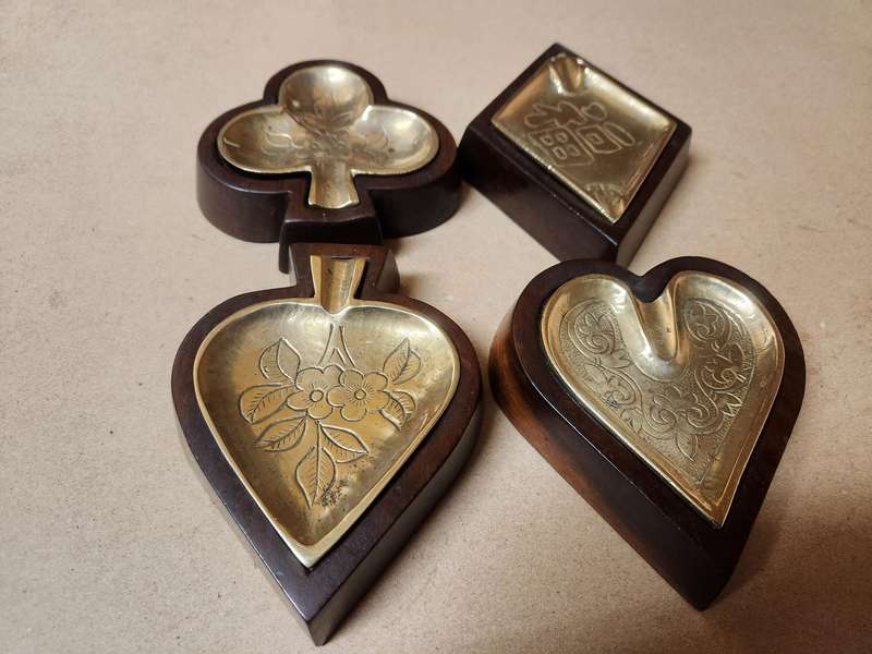 BEAUTIFUL SET OF BRASS AND WOOD CARD SUIT ASHTRAYS