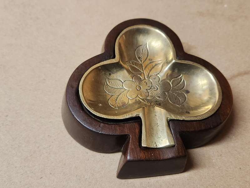 BEAUTIFUL SET OF BRASS AND WOOD CARD SUIT ASHTRAYS