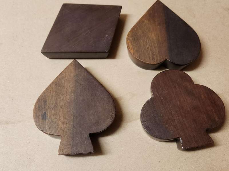 BEAUTIFUL SET OF BRASS AND WOOD CARD SUIT ASHTRAYS