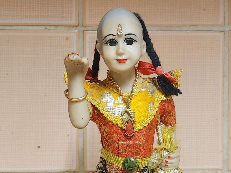 VINTAGE KUMAN THONG THAI HOLY AMULET FIGURINE, 1 OF 2