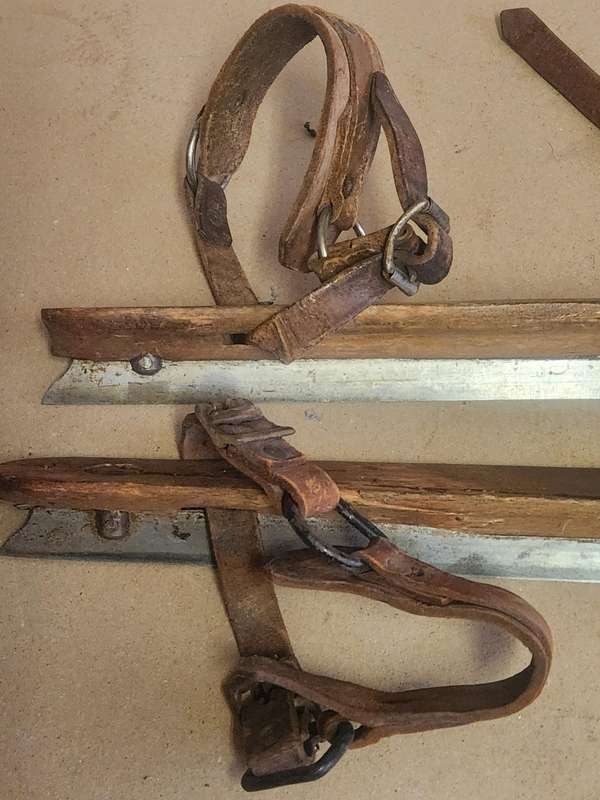 ANTIQUE EARLY 1900s WOODEN STEEL BLADE FRISIAN ICE SKATES BY J NOOITGEDAGT