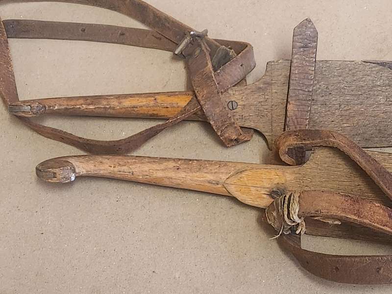 ANTIQUE EARLY 1900s WOODEN STEEL BLADE FRISIAN ICE SKATES BY J NOOITGEDAGT