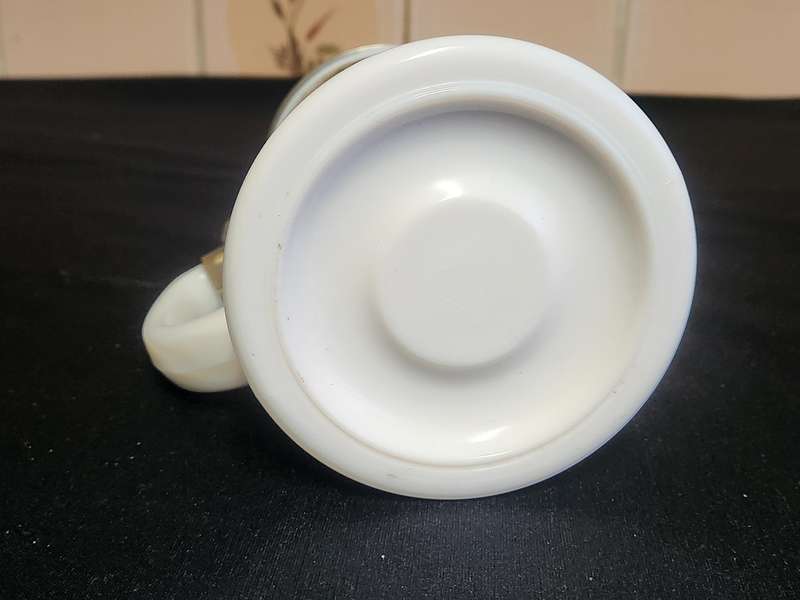 ORIGINAL BMF BIERSEIDEL MILK GLASS MUSICAL BEERSTEIN