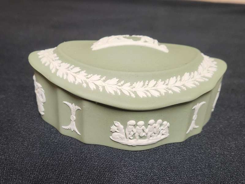 VINTAGE RARE WEDGWOOD OLIVE JASPERWARE OVAL JEWELRY BOX