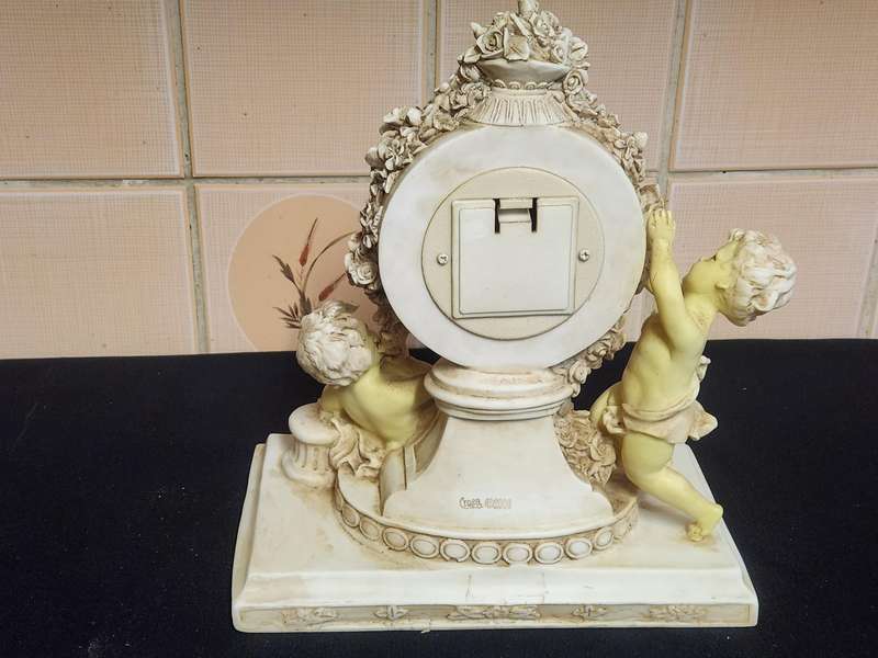 BEAUTIFUL CROSA QUARTZ ORNATE ROCOCO STYLE CHERUB MANTEL CLOCK, WORKING