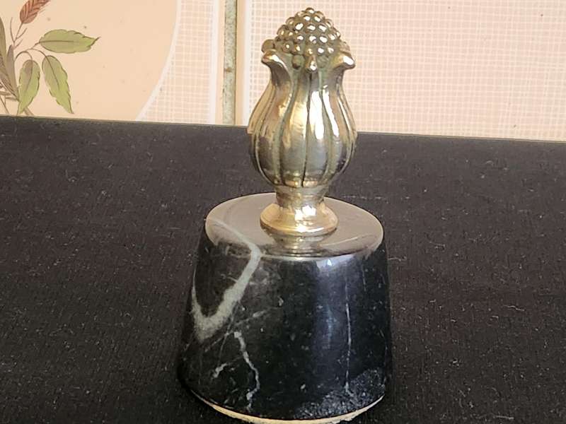 STUNNING ART DECO PAPERWEIGHT WITH A BRASS THISTLE ON SERPENTINE