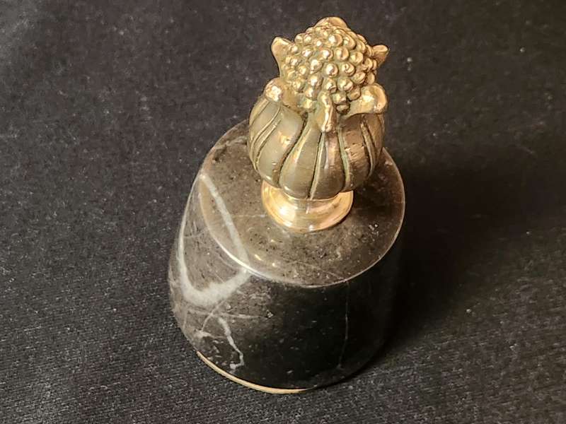 STUNNING ART DECO PAPERWEIGHT WITH A BRASS THISTLE ON SERPENTINE