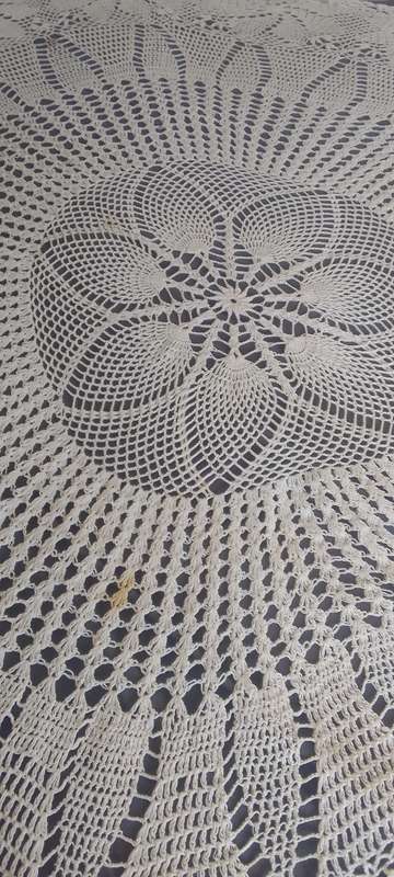 ONLY FOR BUYER G2K - Stunning Vintage Crochet  Round Table Cloth - 200cm