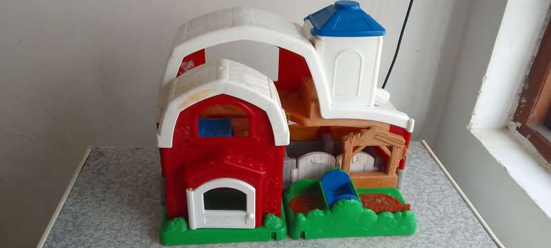 ONLY FOR BUYER G2K -  Fisher Price  - Little People Farm Little People Barn
