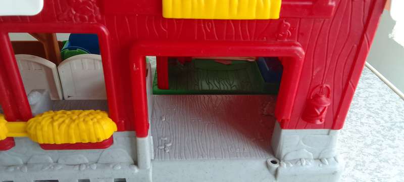 ONLY FOR BUYER G2K -  Fisher Price  - Little People Farm Little People Barn