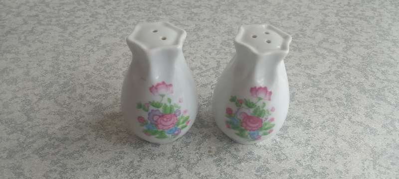 Vintage Floral Ceramic Salt & Pepper Shaker Set