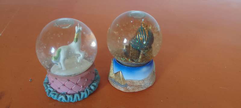 2 x SNOW Globes