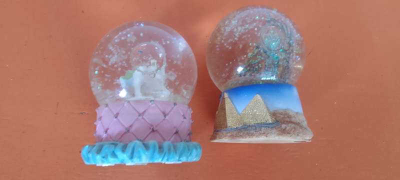 2 x SNOW Globes