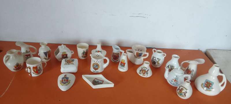 A Huge Collection Of Golden Oldies - Crested China