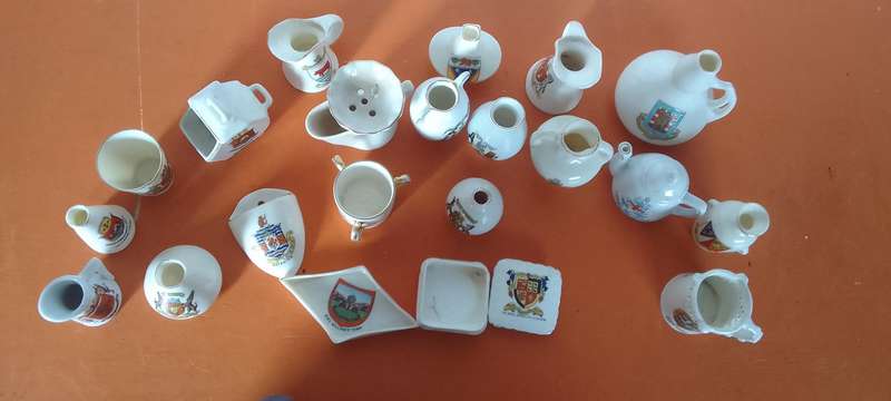 A Huge Collection Of Golden Oldies - Crested China