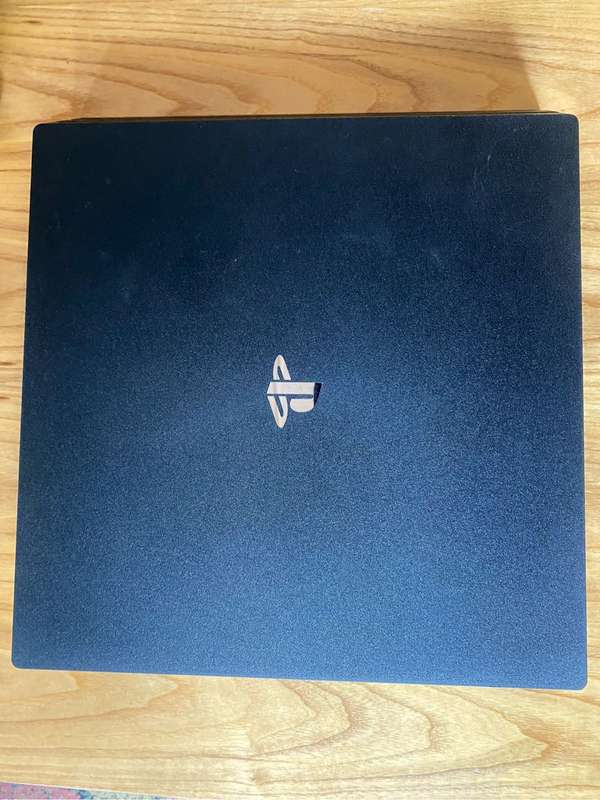 PS4 Pro 1Tb with 1 gen 2 dual shock 4 + cooling fan and usb expansion