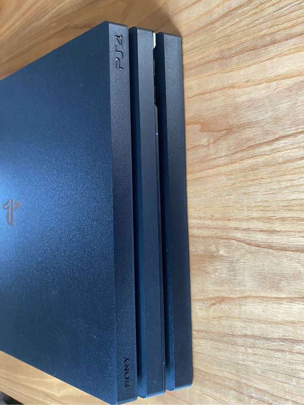PS4 Pro 1Tb with 1 gen 2 dual shock 4 + cooling fan and usb expansion