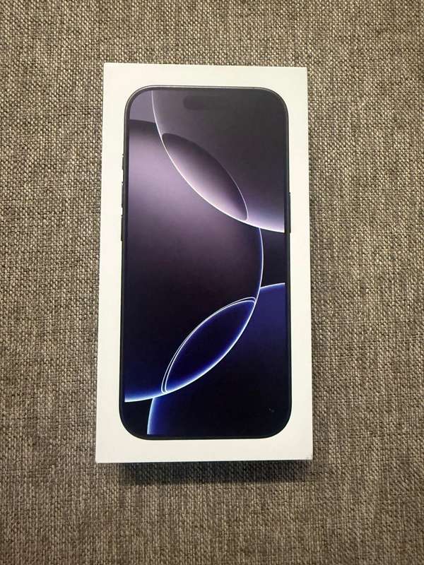 I phone 16 pro 256gb black titanium new sealed