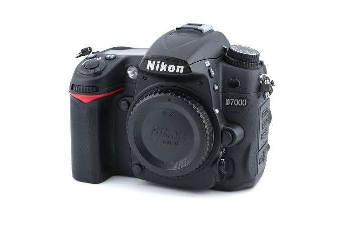 Nikkon D7000 Slr Camera with Sigma 17-70mm 1 :2.8-4 Macro Hsm