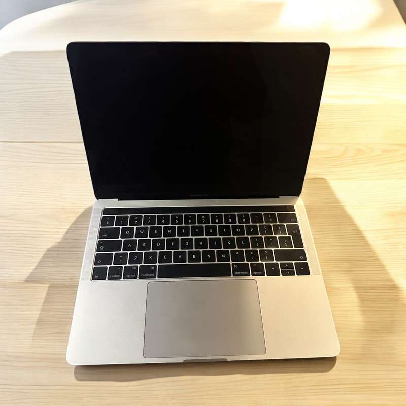 MACBOOK PRO 2017 CORE I5 8GB RAM 500GBSSD NEW BATTERY PLEASE READ