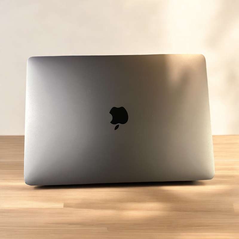 MACBOOK PRO 2017 CORE I5 8GB RAM 500GBSSD NEW BATTERY PLEASE READ