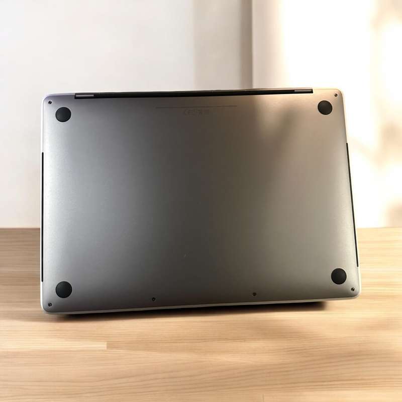 MACBOOK PRO 2017 CORE I5 8GB RAM 500GBSSD NEW BATTERY PLEASE READ