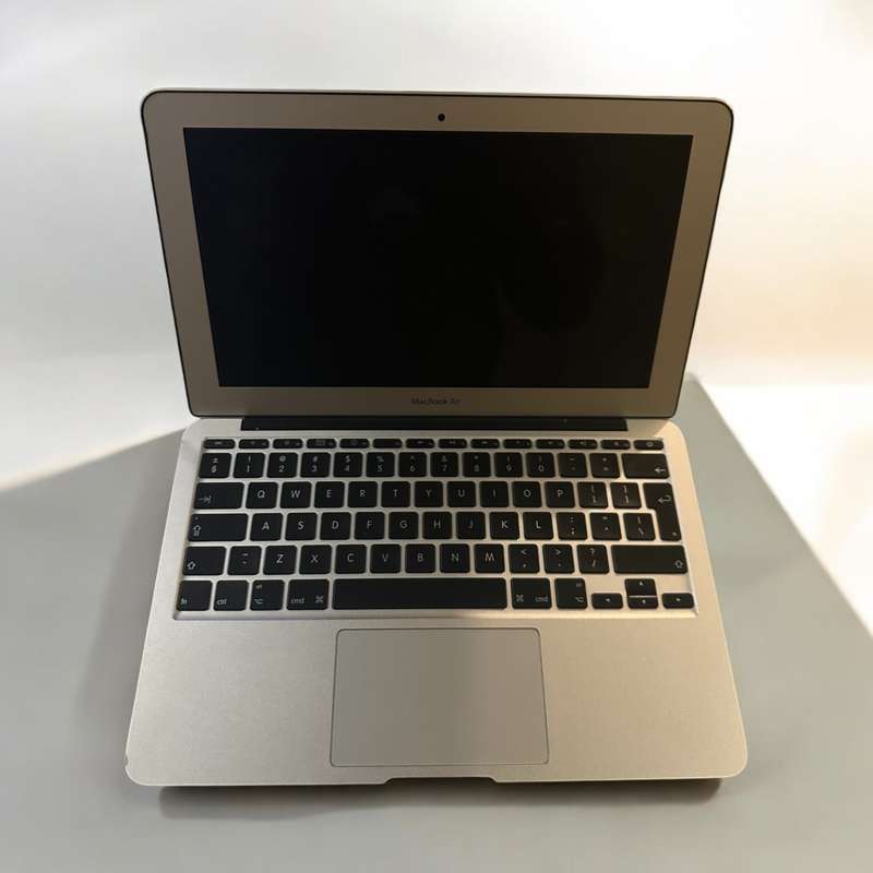 MACBOOK  AIR 11 INCH 2010