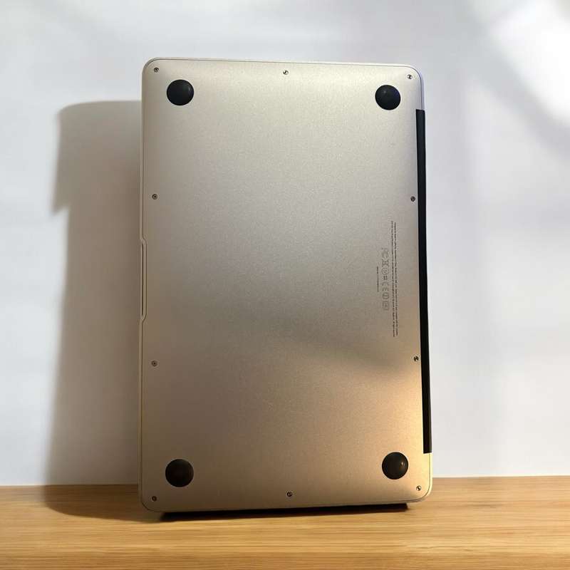 MACBOOK  AIR 11 INCH 2010