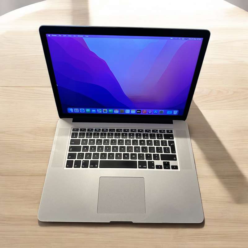 Apple MacBook Pro Retina 15` mid 2015, Intel i7 Quad Core@2.2GHz, 16GB RAM, 251GB SSD, macOS Monter