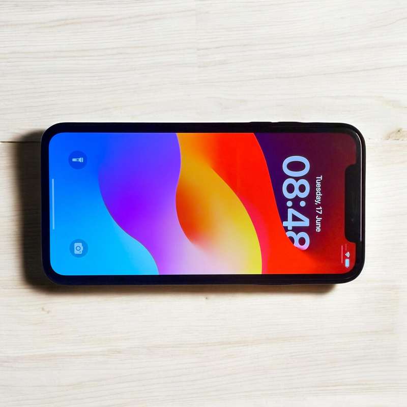 I phone xr 64gb 80% batt health mint