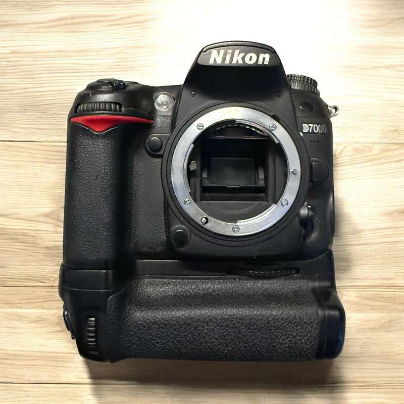 Nikkon D7000 Slr Camera with Sigma 17-70mm 1 :2.8-4 Macro Hsm