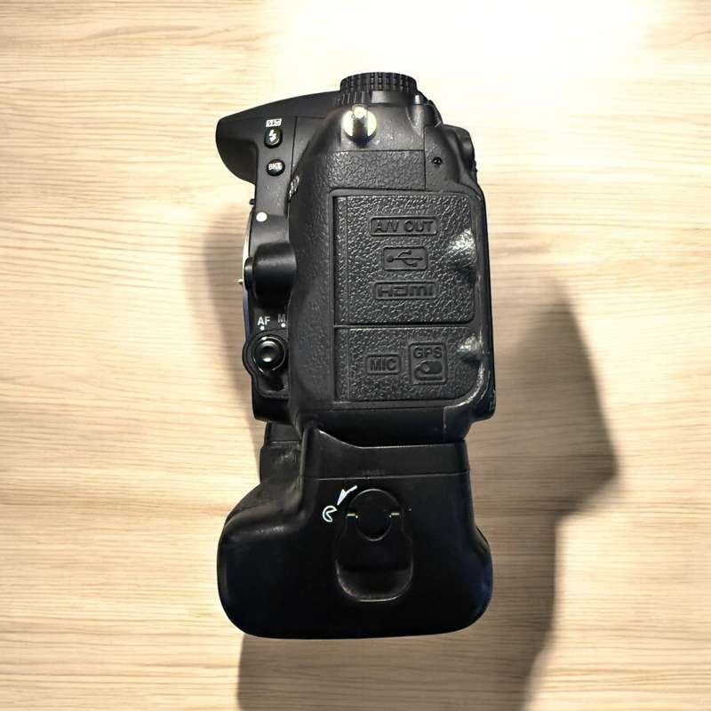 Nikkon D7000 Slr Camera with Sigma 17-70mm 1 :2.8-4 Macro Hsm