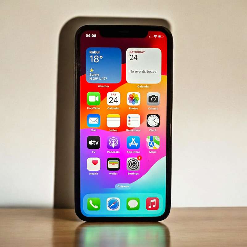 I PHONE 11 64GB 84% BATTERY  PLEASE READ