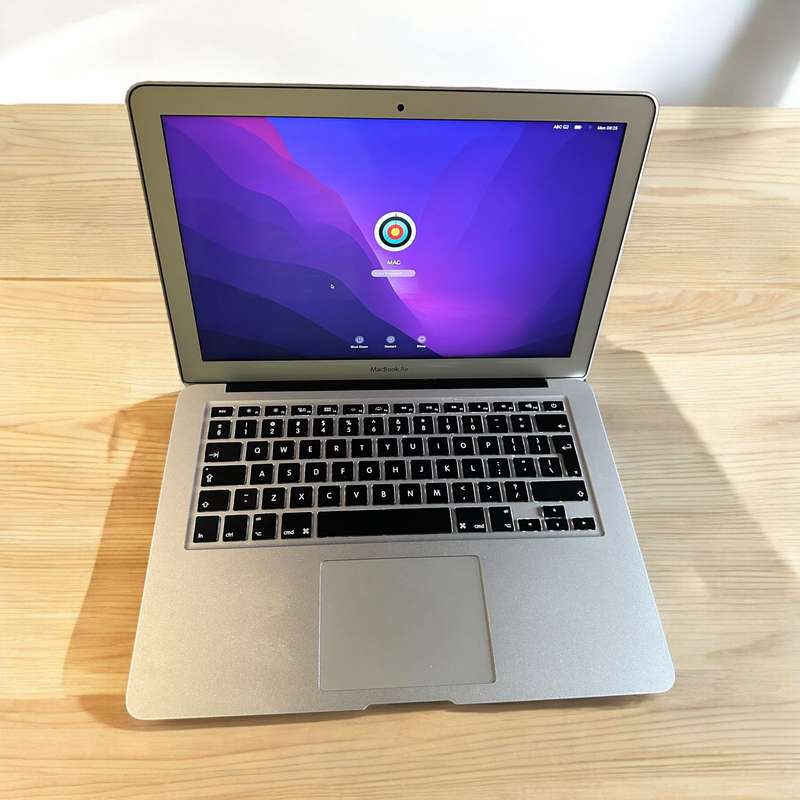 MACBOOK AIR 13 INCH 2017 CORE I5 8GB RAM 121GB SSD MINT LOW CYCLE COUNT