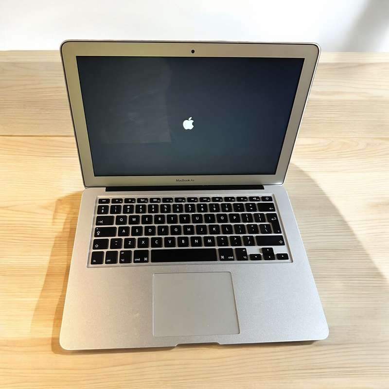 MACBOOK AIR 13 INCH 2017 CORE I5 8GB RAM 121GB SSD MINT LOW CYCLE COUNT