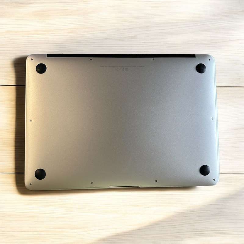 MACBOOK AIR 13 INCH 2017 CORE I5 8GB RAM 121GB SSD MINT LOW CYCLE COUNT