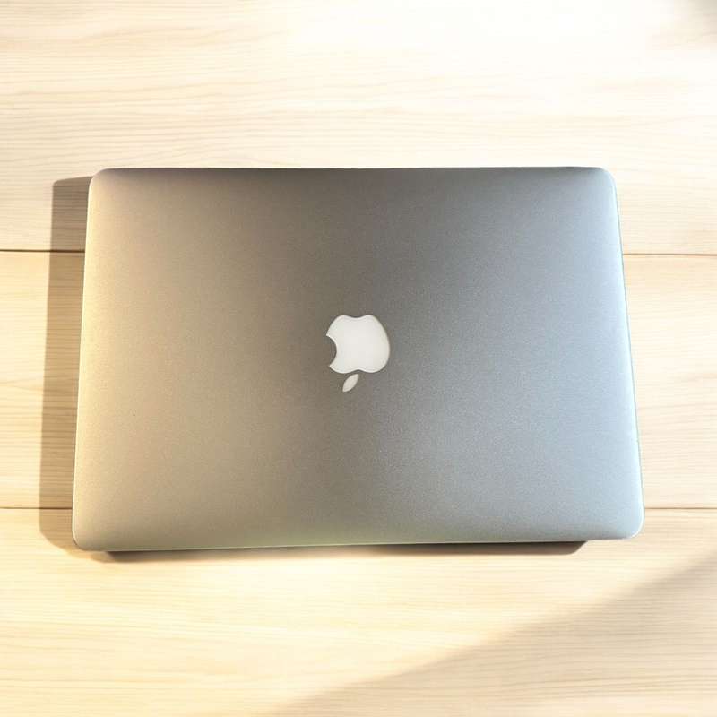 MACBOOK AIR 13 INCH 2017 CORE I5 8GB RAM 121GB SSD MINT LOW CYCLE COUNT