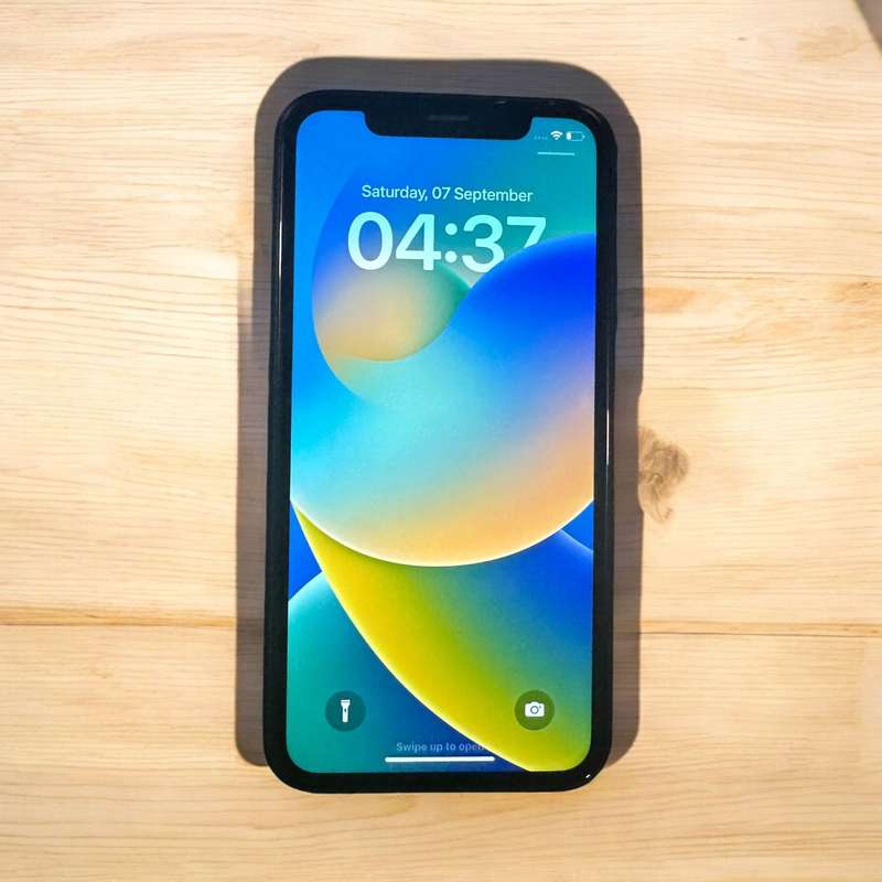 i PHONE XR 64GB MINT CONDITION  90% BATT HEALTH