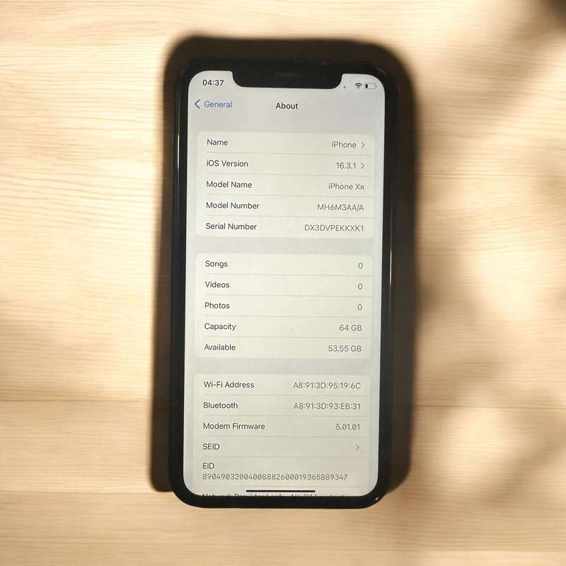 i PHONE XR 64GB MINT CONDITION  90% BATT HEALTH