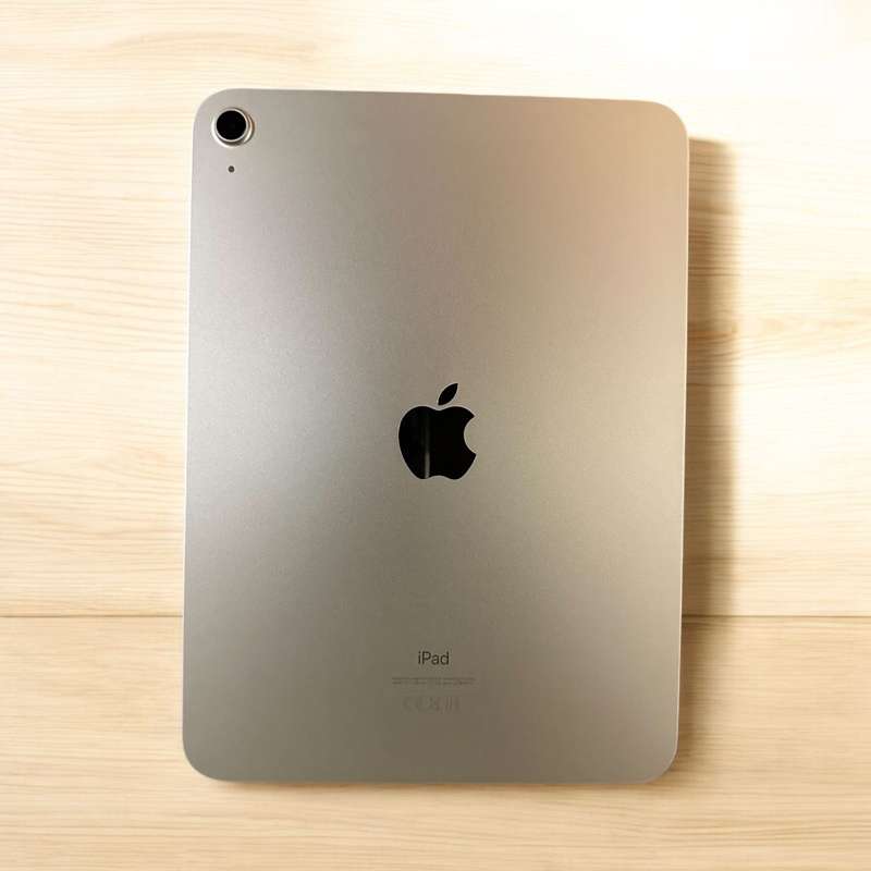 Ipad [10th Gen} WiFi-256GB Silver New Condition With Folio Case