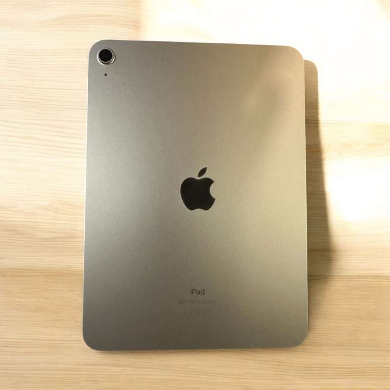 Ipad [10th Gen} WiFi-64GB Silver Mint Condition