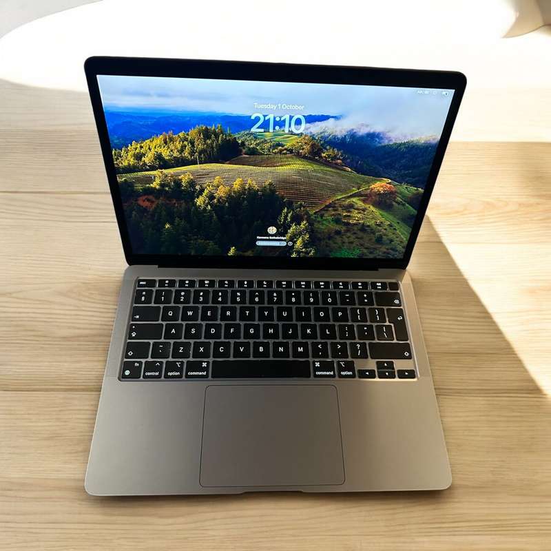 MACBOOK AIR  M1 CHIP 2020 8GB RAM 512GB SSD