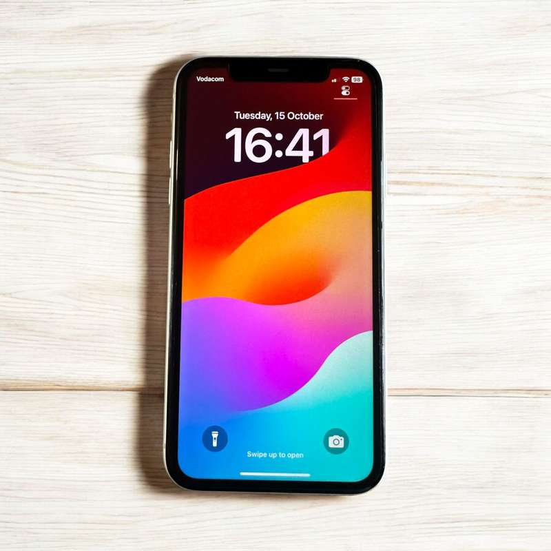 I PHONE 11 64GB 73% BATTERY