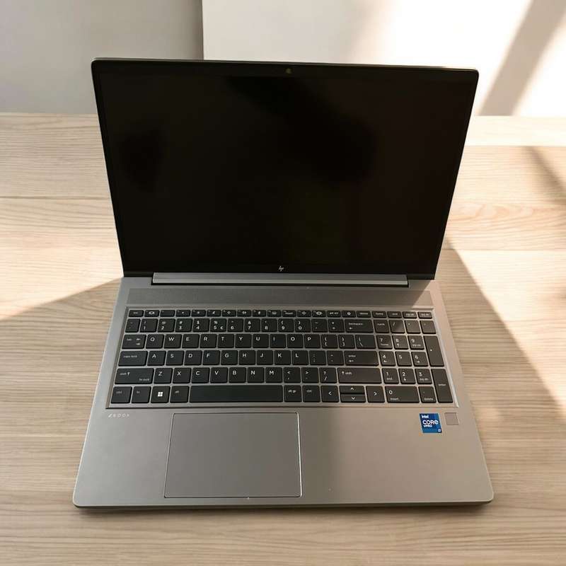 HP Zbook Power G8 Mobile Workstation Notebook PC  Core i7-11850H / 15.6 FHD / 32GB RAM / 1TB SSD