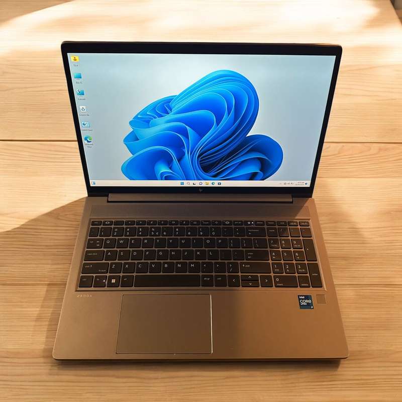 HP Zbook Power G8 Mobile Workstation Notebook PC  Core i7-11850H / 15.6 FHD / 32GB RAM / 1TB SSD