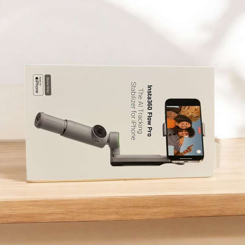 Insta360 Flow Pro - AI-Powered Gimbal Stabilizer for Smartphone, Apple DockKit Enabled.